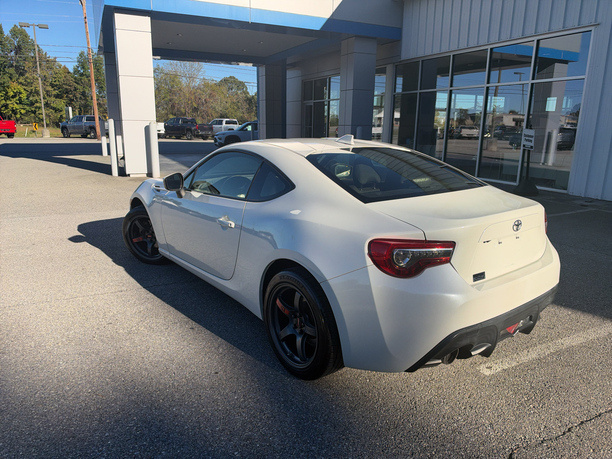 Used 2017 Toyota 86 RWD image 4