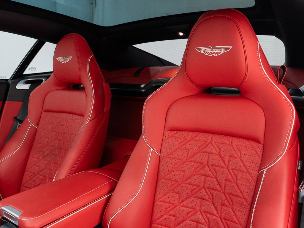 Used 2025 Aston Martin Vanquish RWD image 16