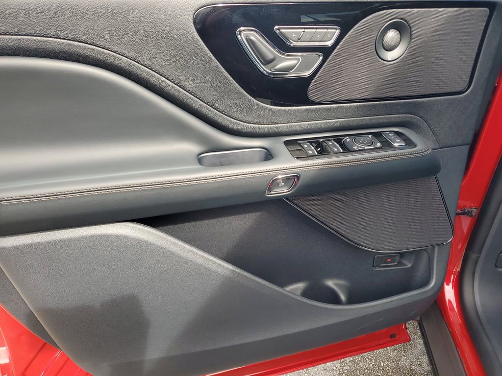 New 2025 Lincoln Aviator 2WD w/ Jet Appearance Package image 19