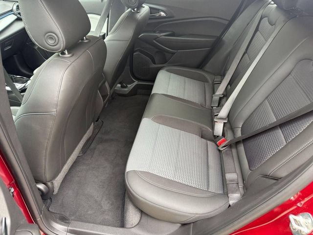 Certified 2025 Chevrolet Trax LT FWD image 24