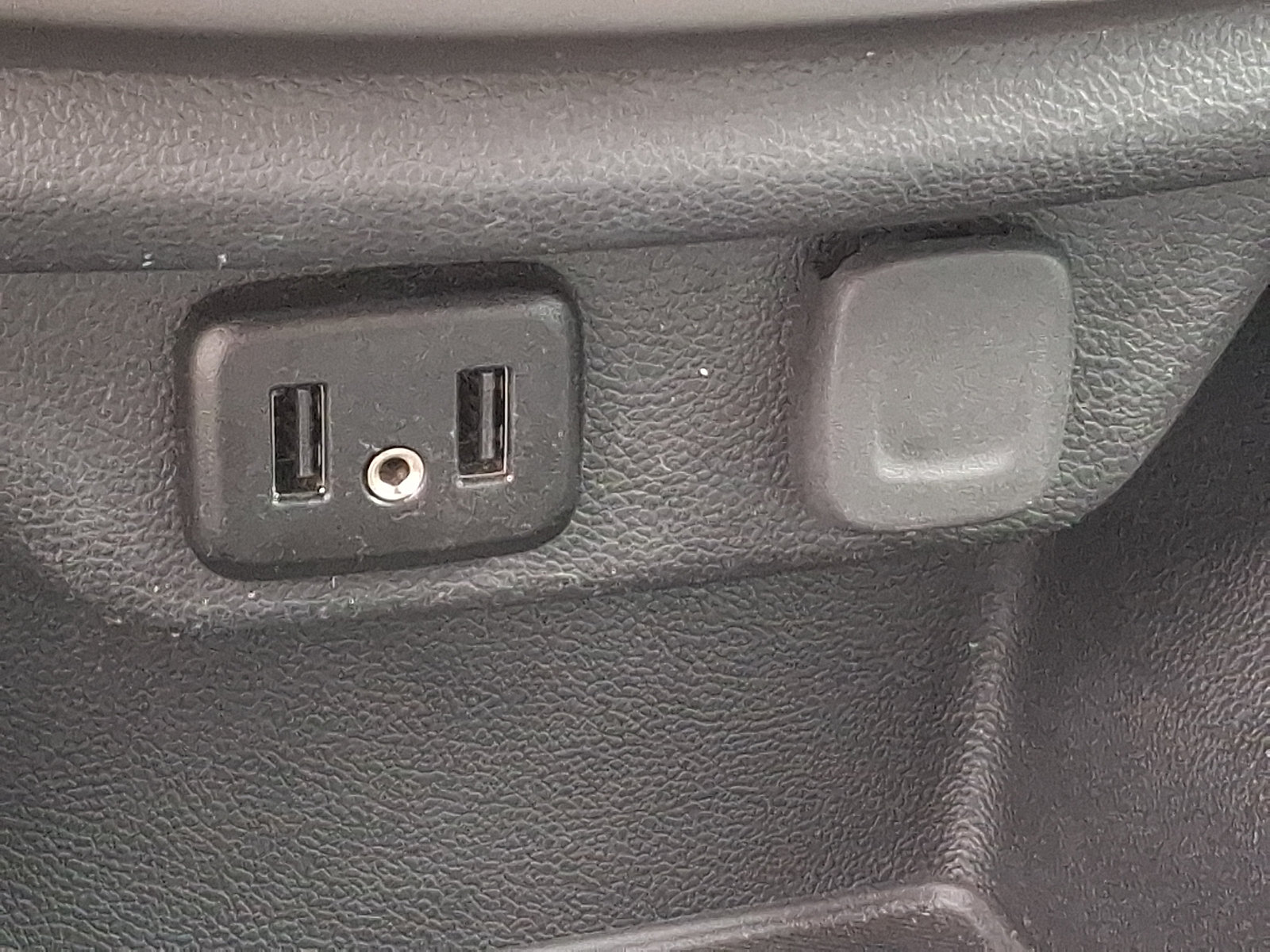 Used 2019 Chevrolet Traverse LT FWD image 24
