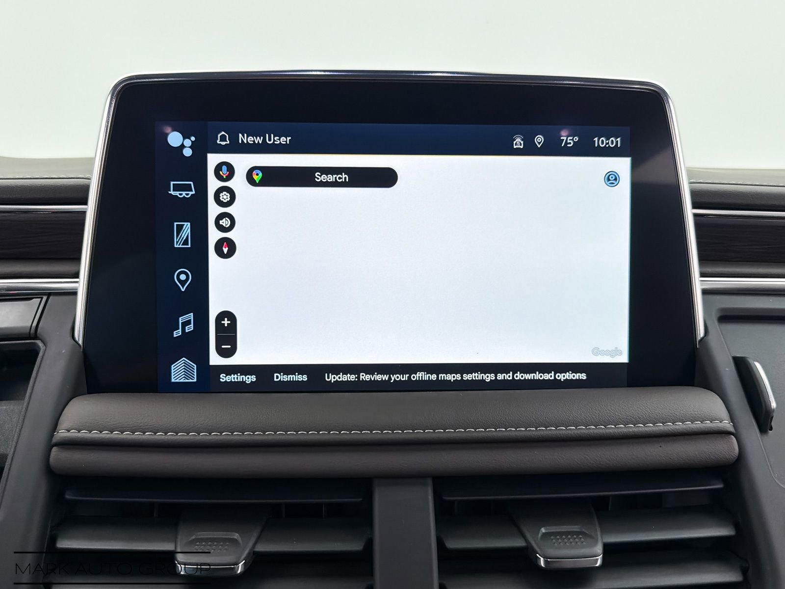 Used 2024 Chevrolet Suburban LT w/ Luxury Package RWD image 7