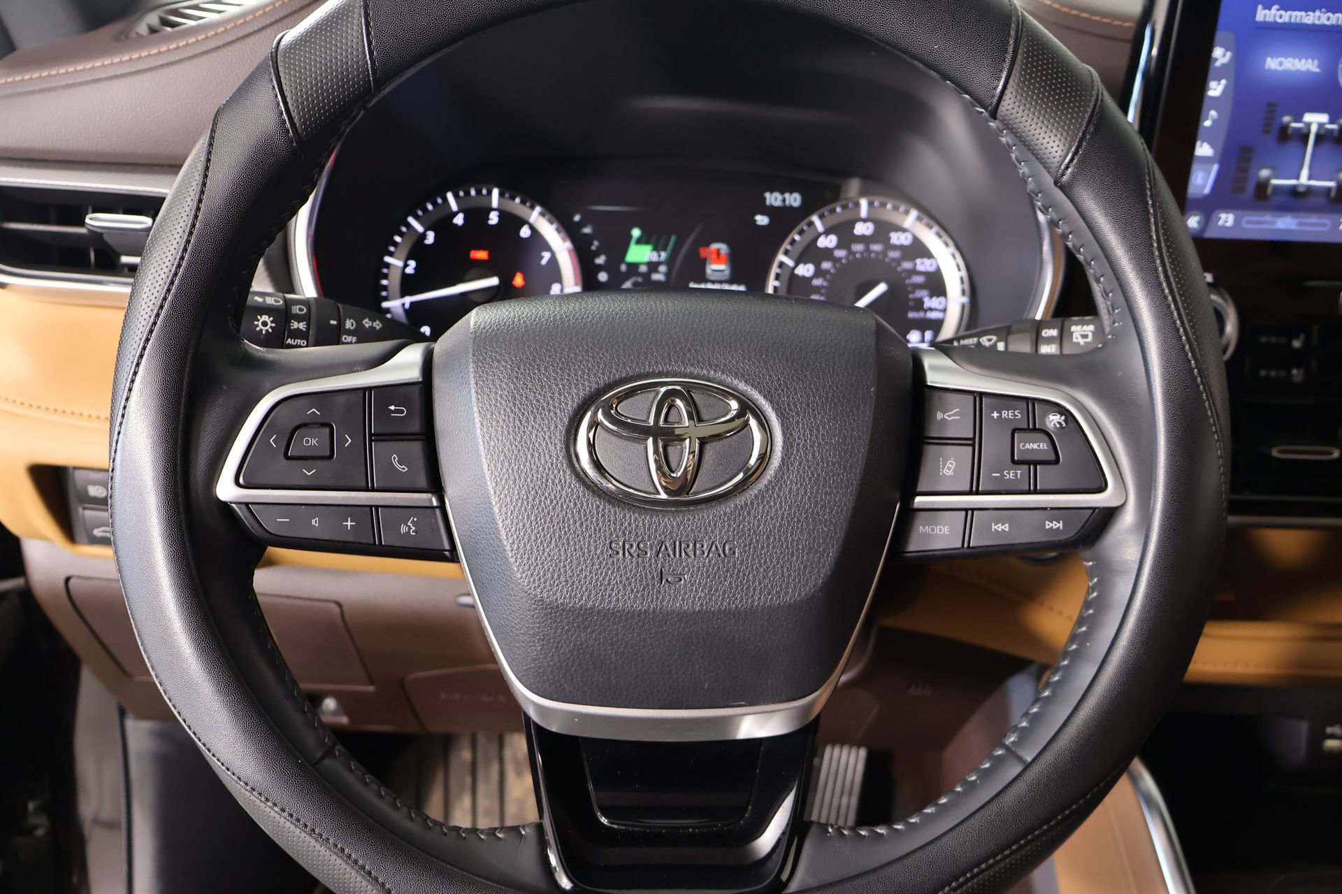 Used 2022 Toyota Highlander Platinum image 3