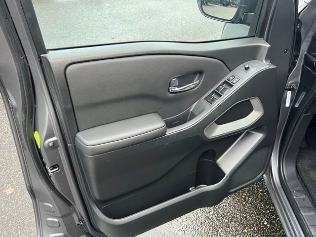 Used 2023 Nissan Frontier SV image 8