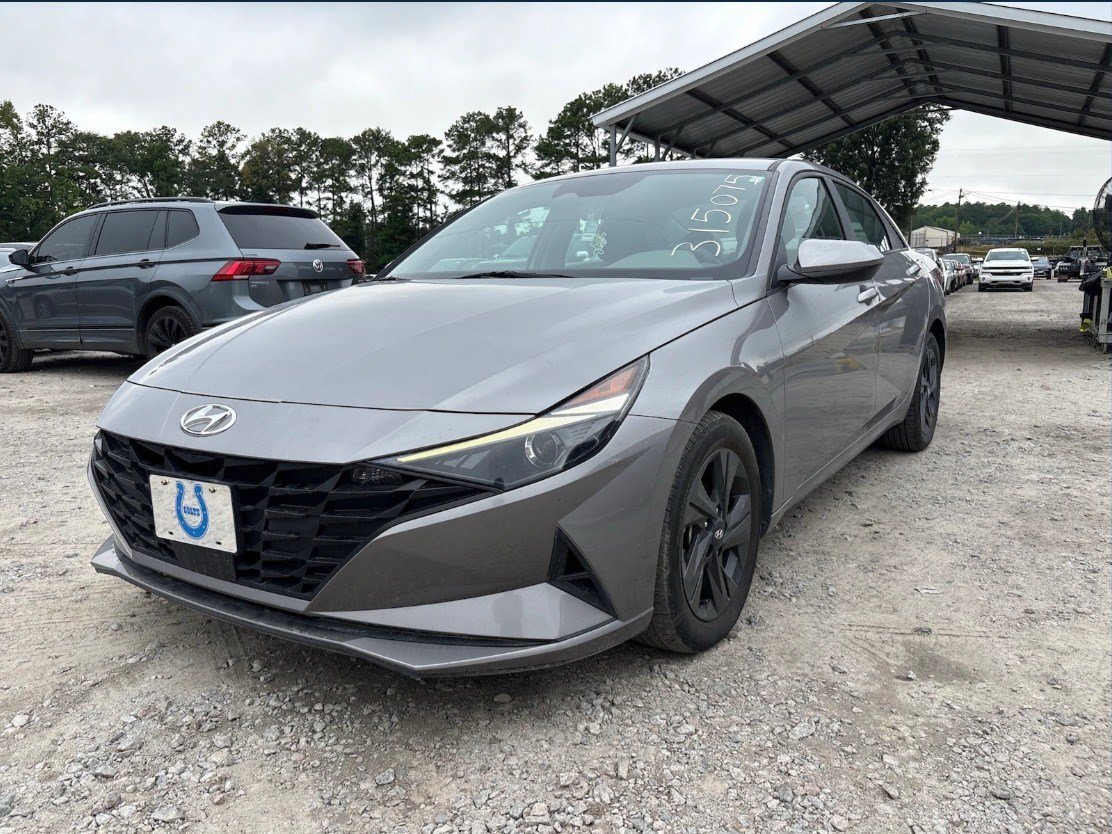 Used 2022 Hyundai Elantra SEL w/ Convenience Package FWD image 4