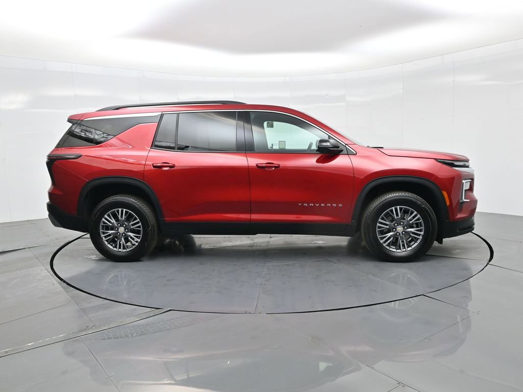 Used 2025 Chevrolet Traverse LT w/ Driver Confidence Package image 5