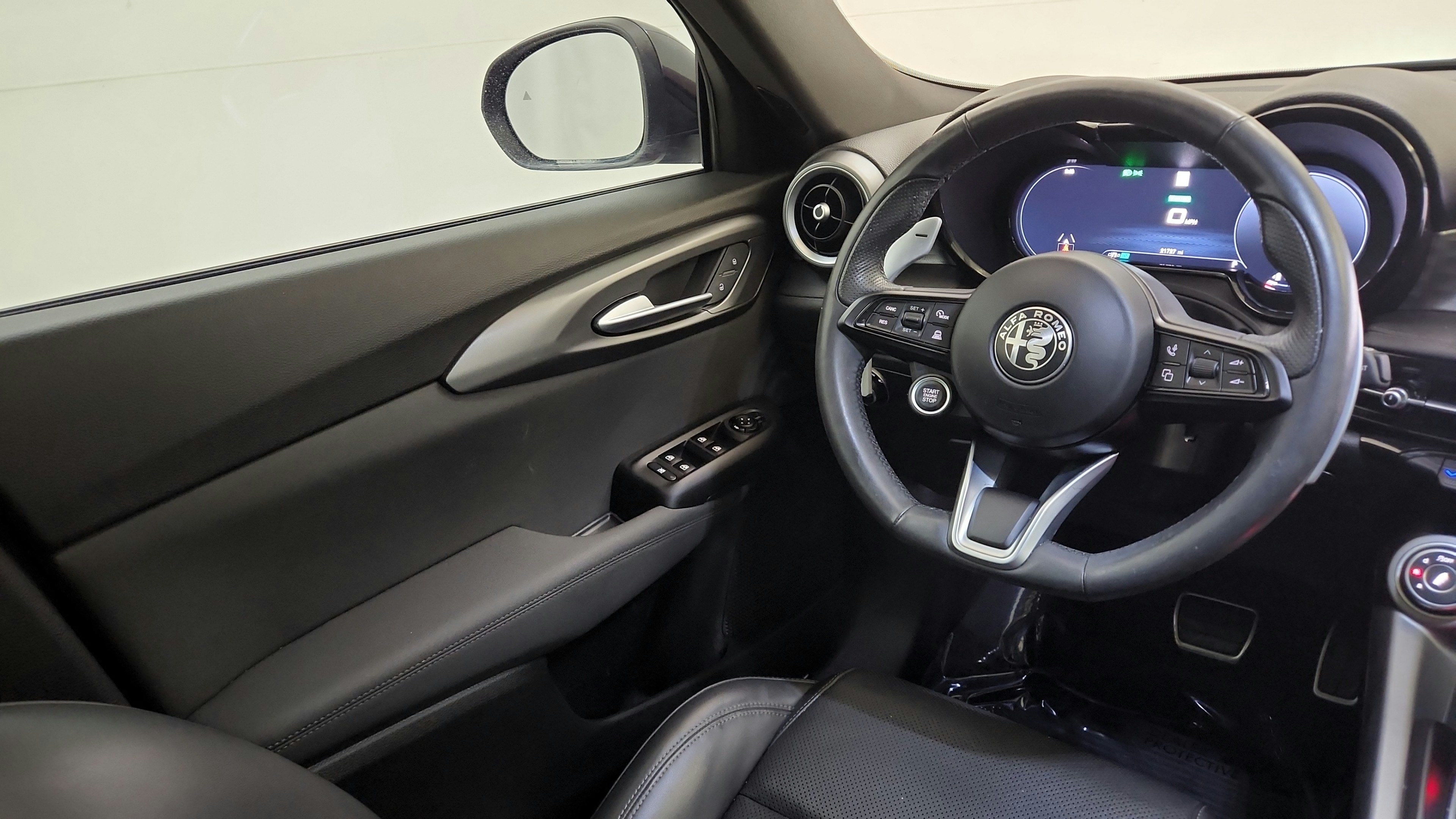 Used 2024 Alfa Romeo Tonale Veloce w/ Premium Interior Package AWD/4WD image 25