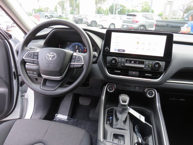 New 2026 Toyota Grand Highlander LE image 25