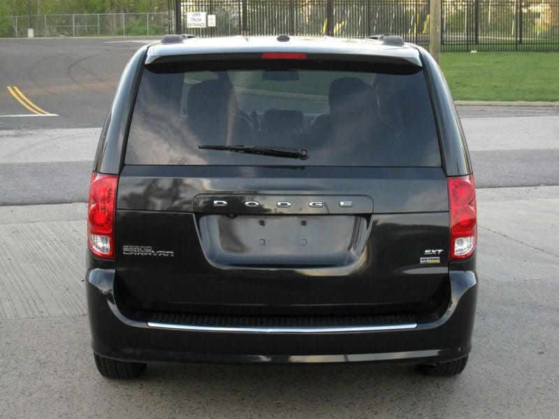 Used 2018 Dodge Grand Caravan SXT FWD image 14