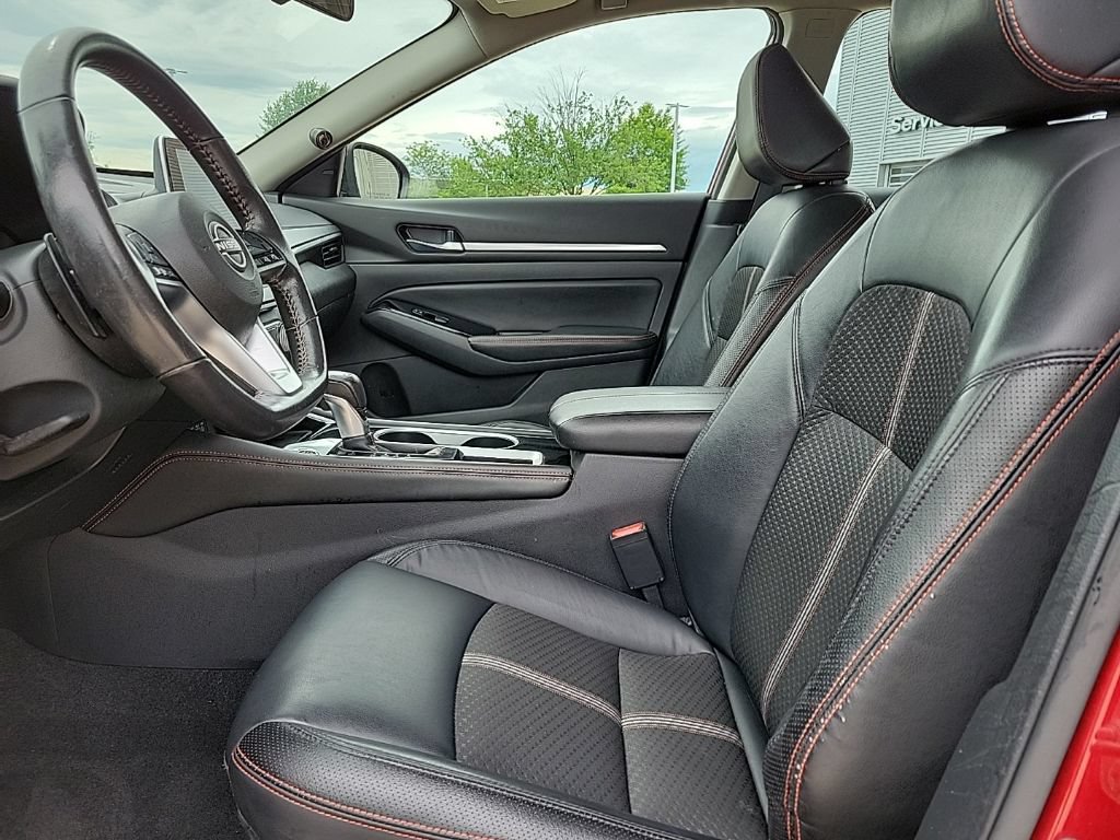 Used 2024 Nissan Altima 2.5 SR FWD image 11