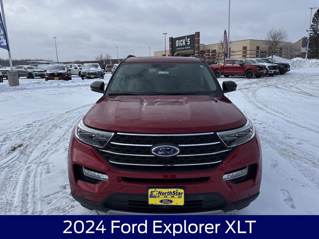 Used 2024 Ford Explorer XLT w/ Equipment Group 202A image 4