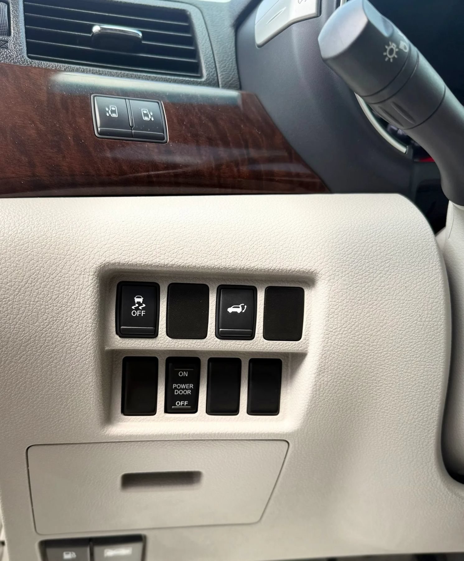 Used 2012 Nissan Quest SL w/ Bose Pkg FWD image 23