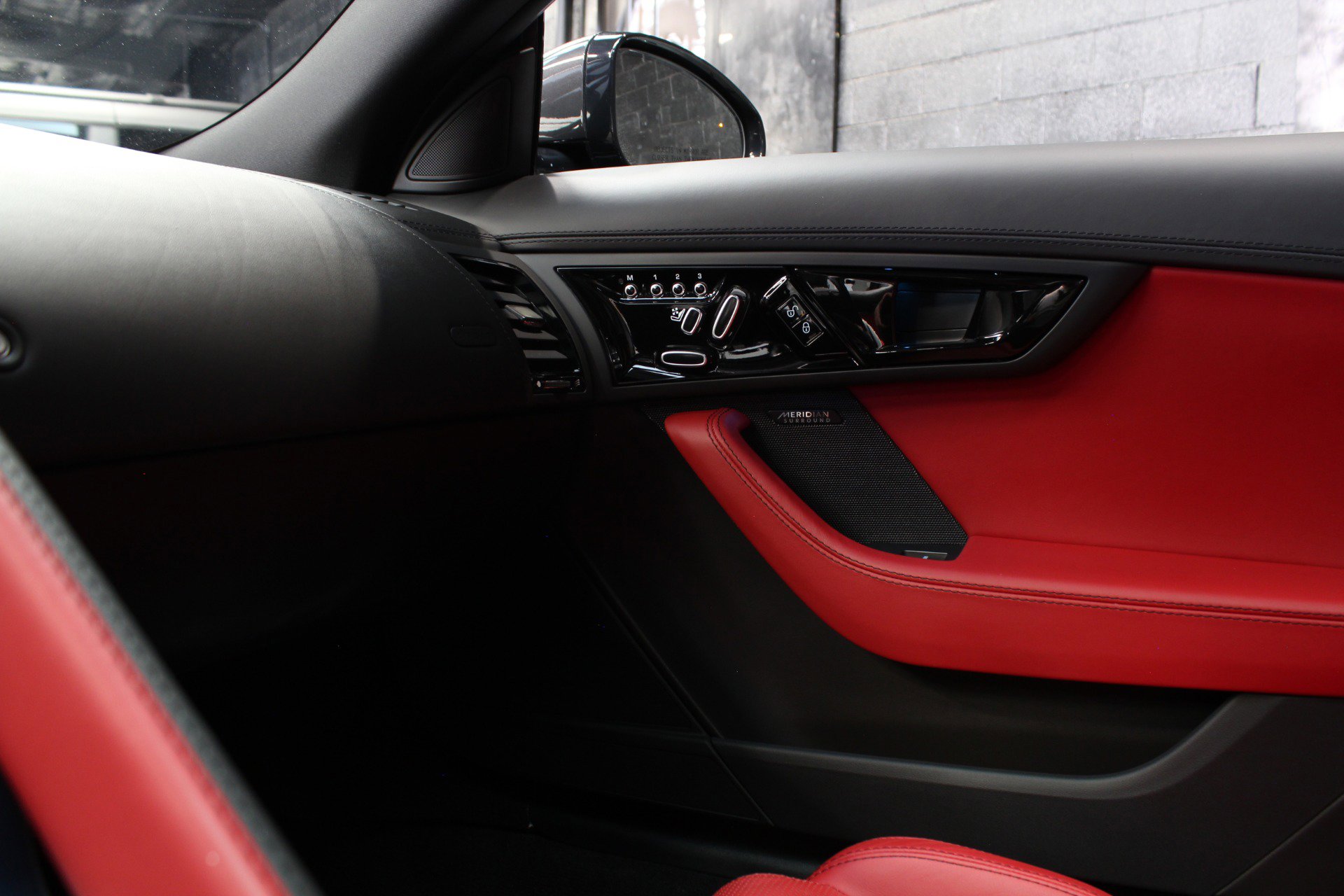 Used 2020 Jaguar F-TYPE R-Dynamic image 33