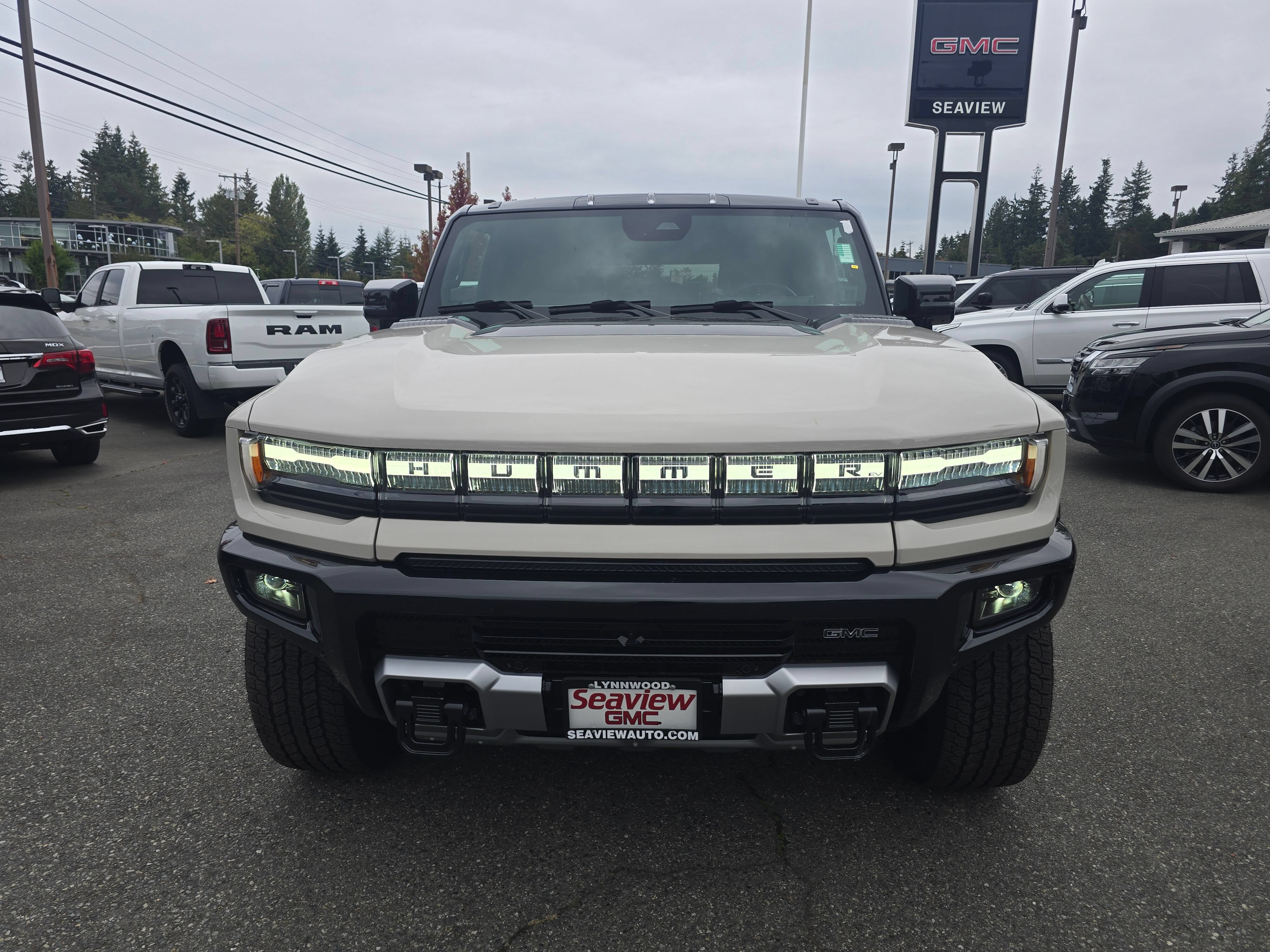 New 2026 GMC Hummer EV SUV w/ LPO, Dark Essentials Package AWD/4WD image 2