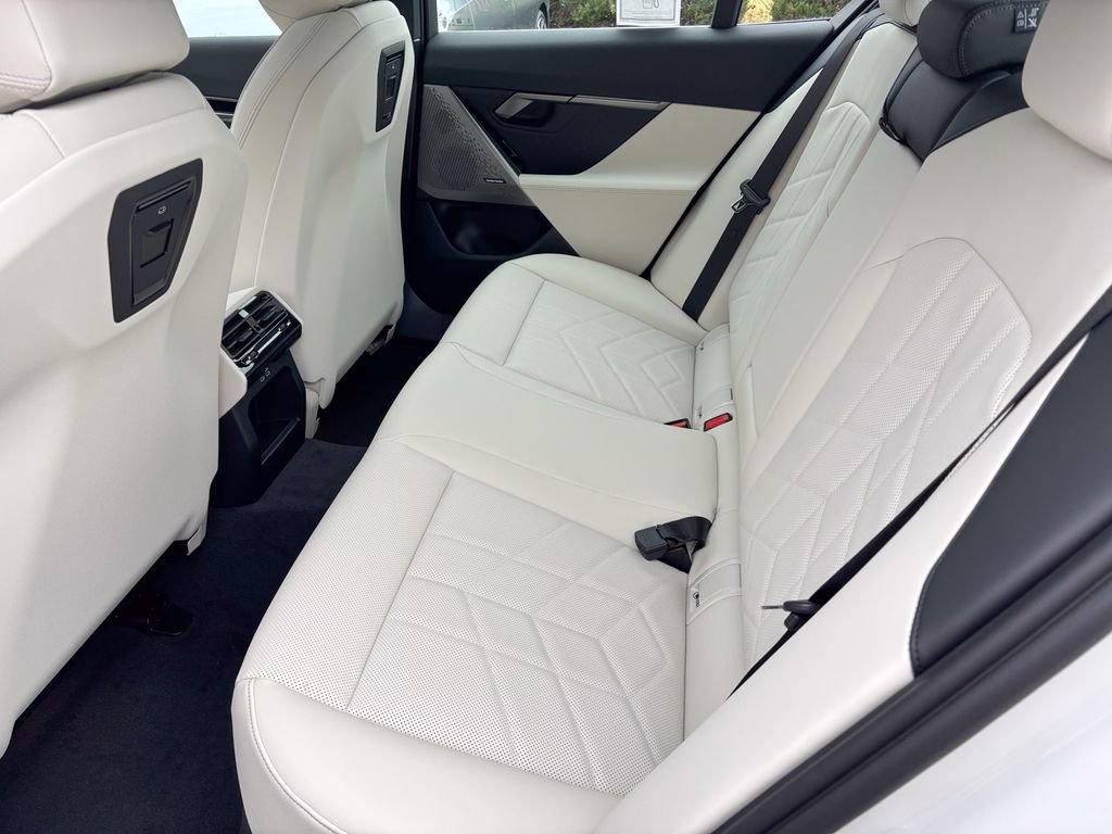 New 2026 BMW 530i xDrive w/ Premium Package image 29