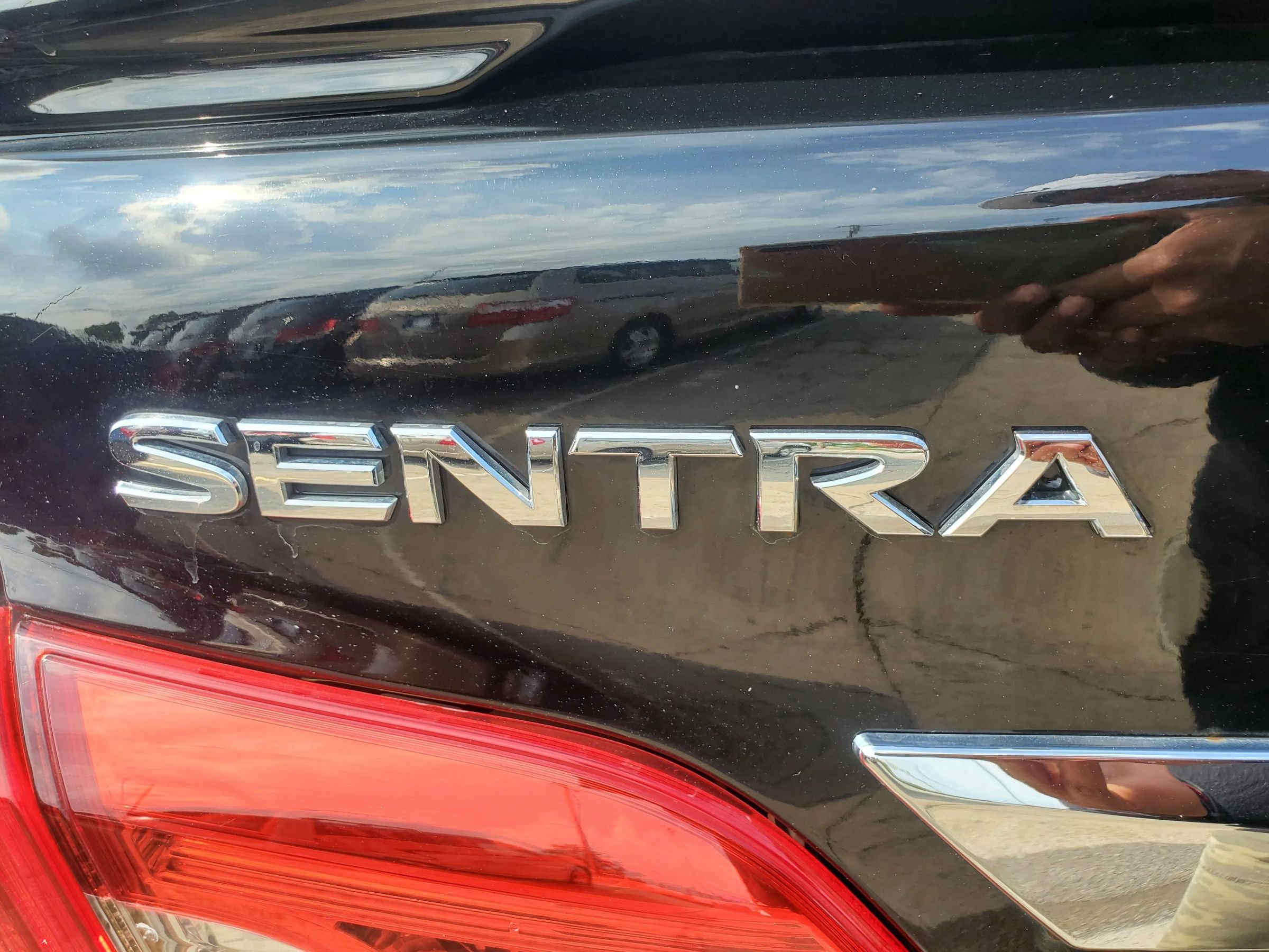 Used 2017 Nissan Sentra SR Turbo w/ SR Midnight Edition FWD image 11