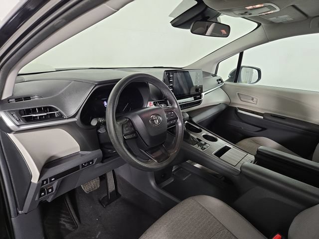 Used 2024 Toyota Sienna LE AWD/4WD image 14