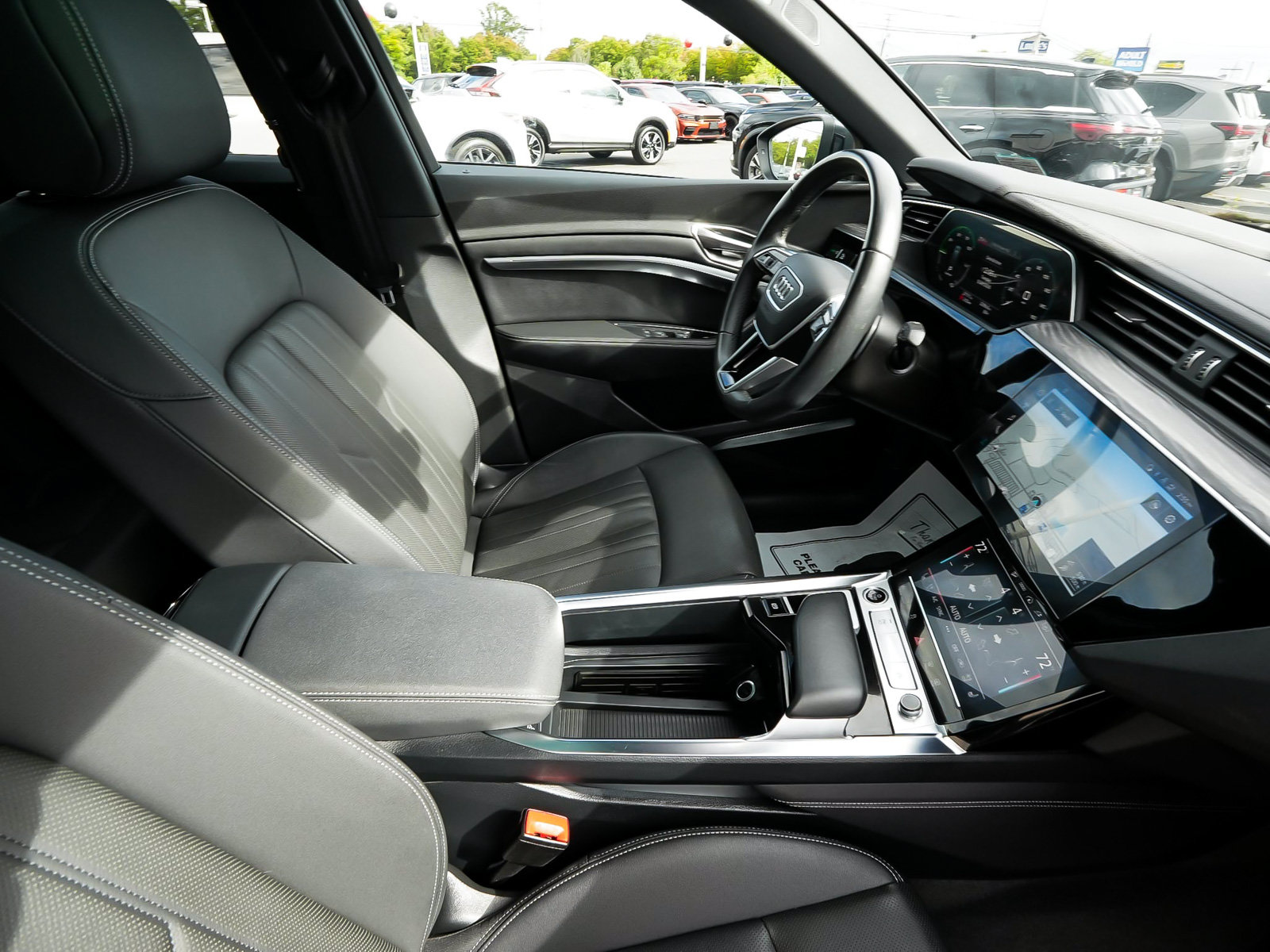 Used 2024 Audi Q8 e-tron Premium Plus w/ Premium Plus Package AWD/4WD image 39