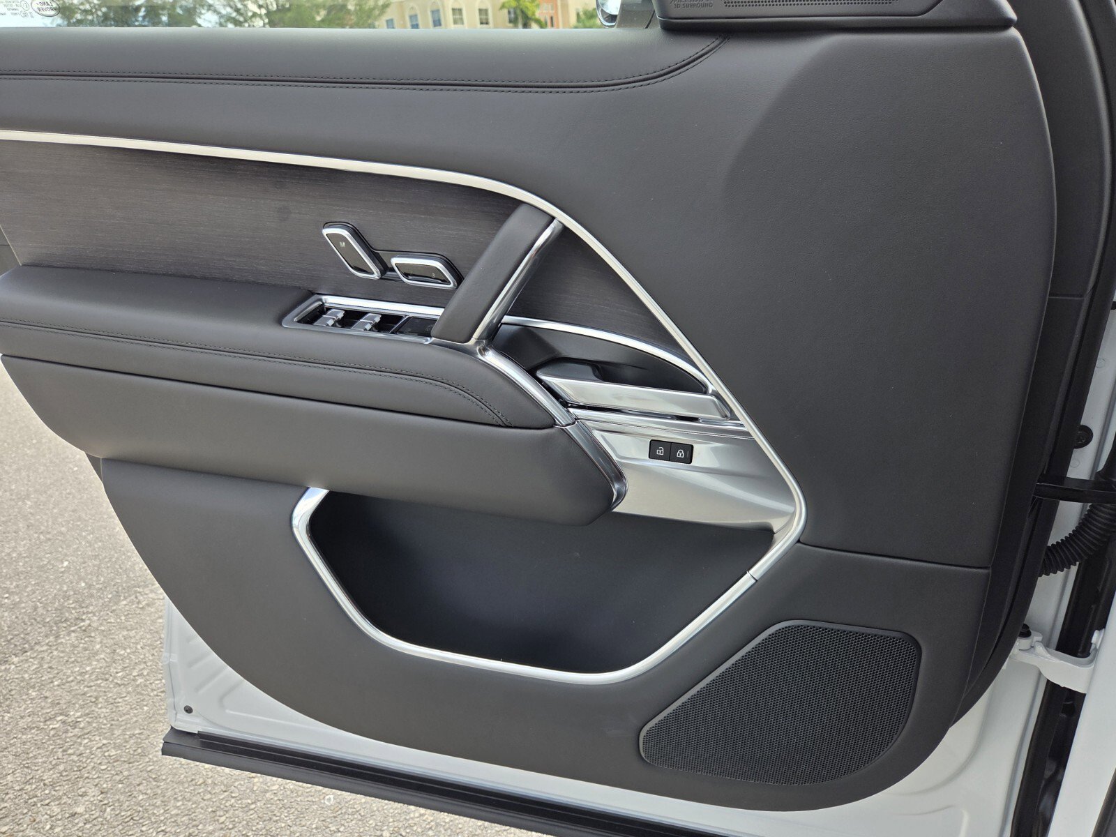 New 2025 Land Rover Range Rover Long Wheelbase SE image 21