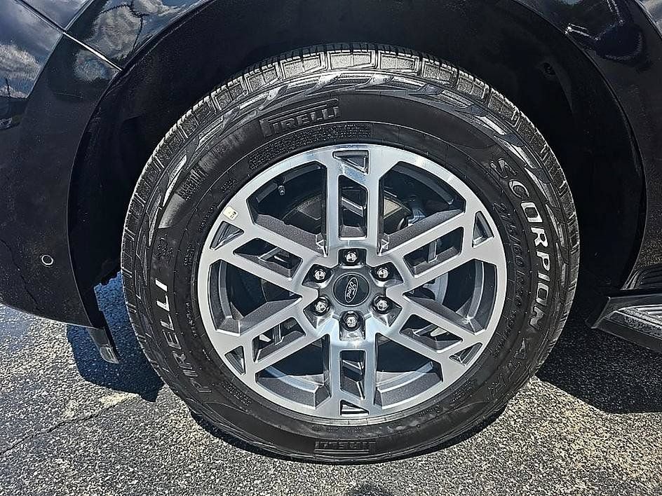 Used 2025 Ford Expedition Active AWD/4WD image 50