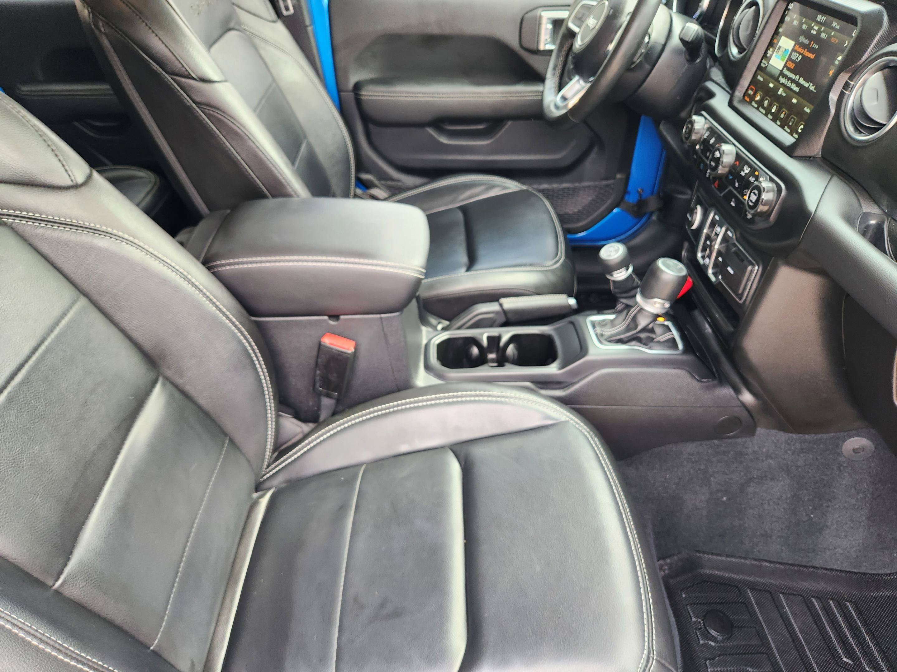 Used 2022 Jeep Wrangler Unlimited Sahara w/ Cold Weather Group AWD/4WD image 7