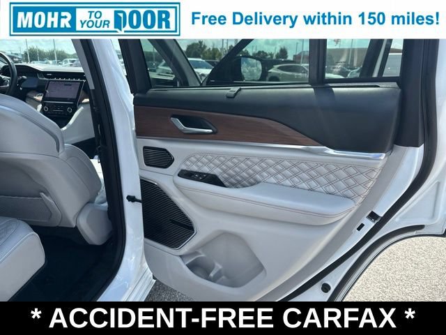 Used 2022 Jeep Grand Cherokee Summit w/ Luxury Tech Group V AWD/4WD image 16