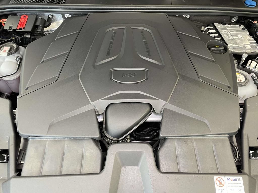 Certified 2024 Porsche Cayenne AWD/4WD image 24