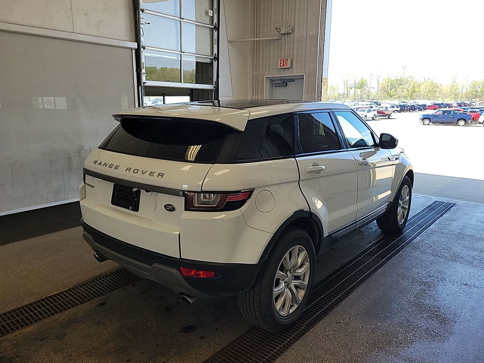 Used 2016 Land Rover Range Rover Evoque SE AWD/4WD image 3