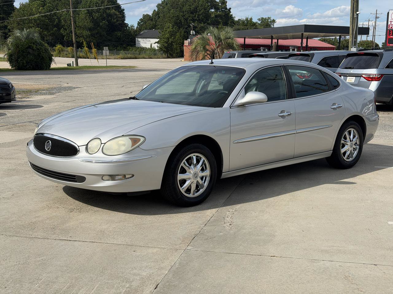 Used 2005 Buick LaCrosse CXL w/ Chrome Appearance Package FWD image 2