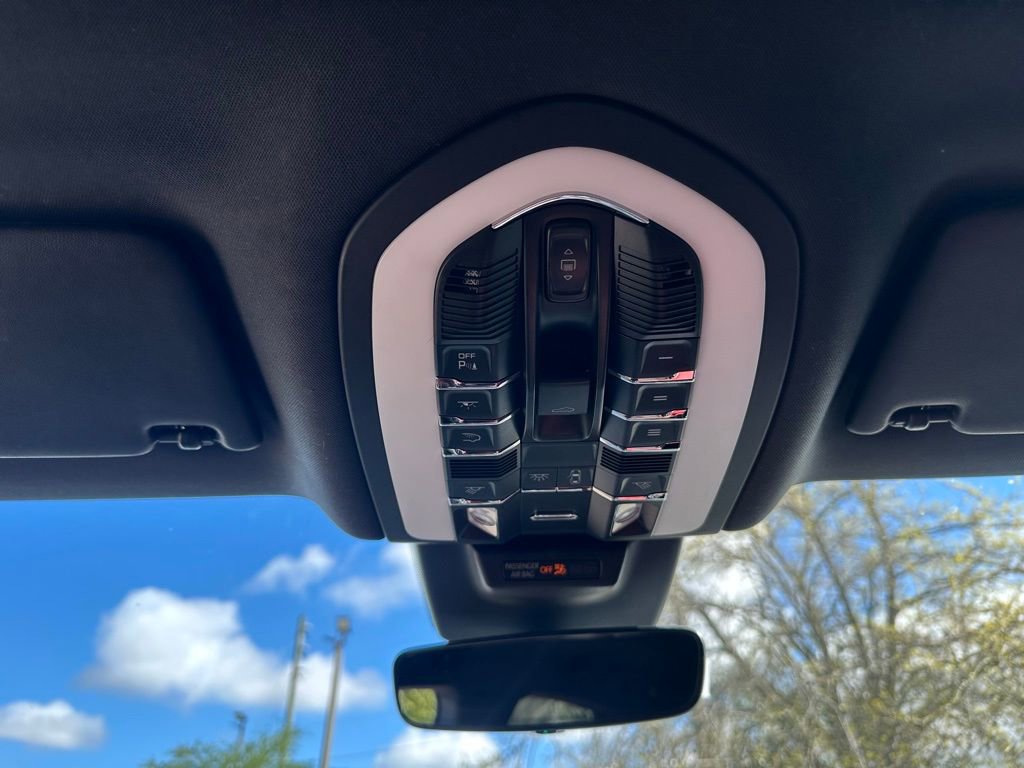 Used 2023 Porsche Macan image 25