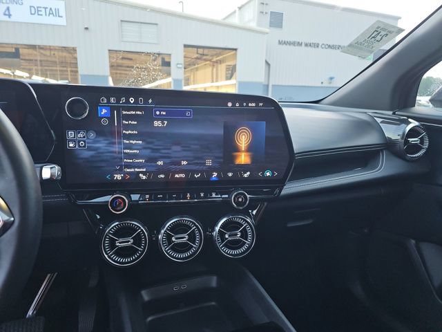 Used 2024 Chevrolet Blazer EV LT AWD/4WD image 17