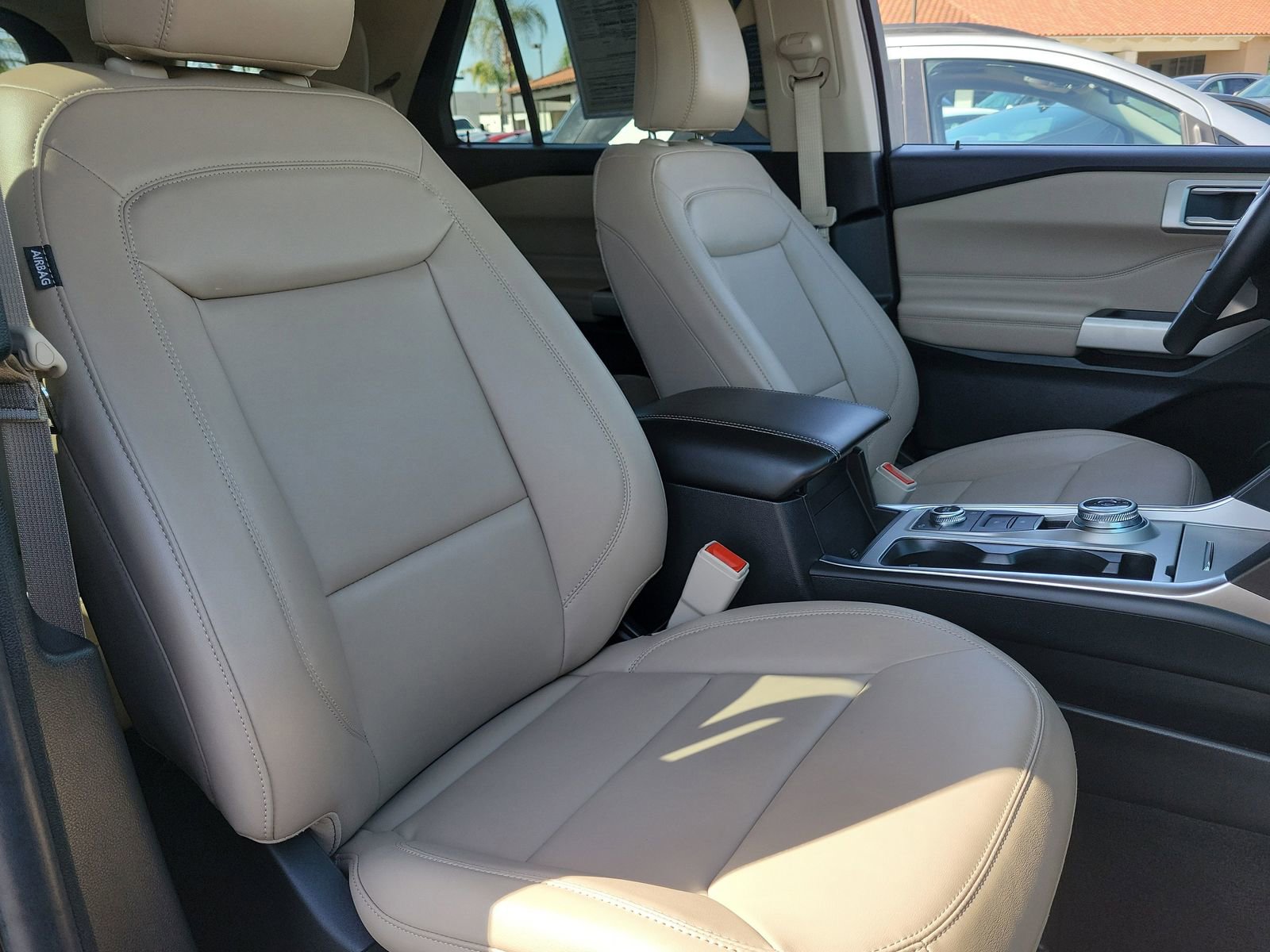 Used 2024 Ford Explorer XLT w/ Equipment Group 202A AWD/4WD image 24