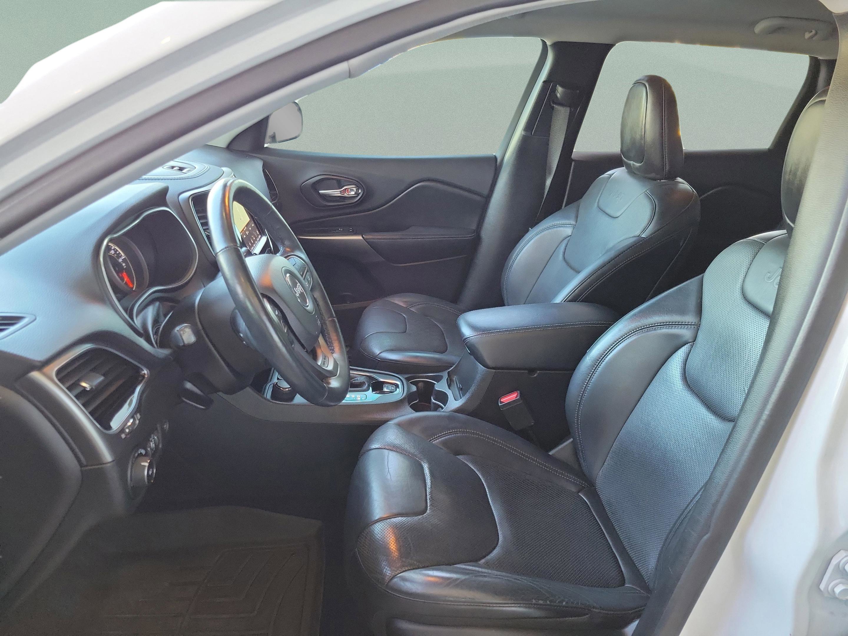 Used 2019 Jeep Cherokee Limited w/ Luxury Group image 30