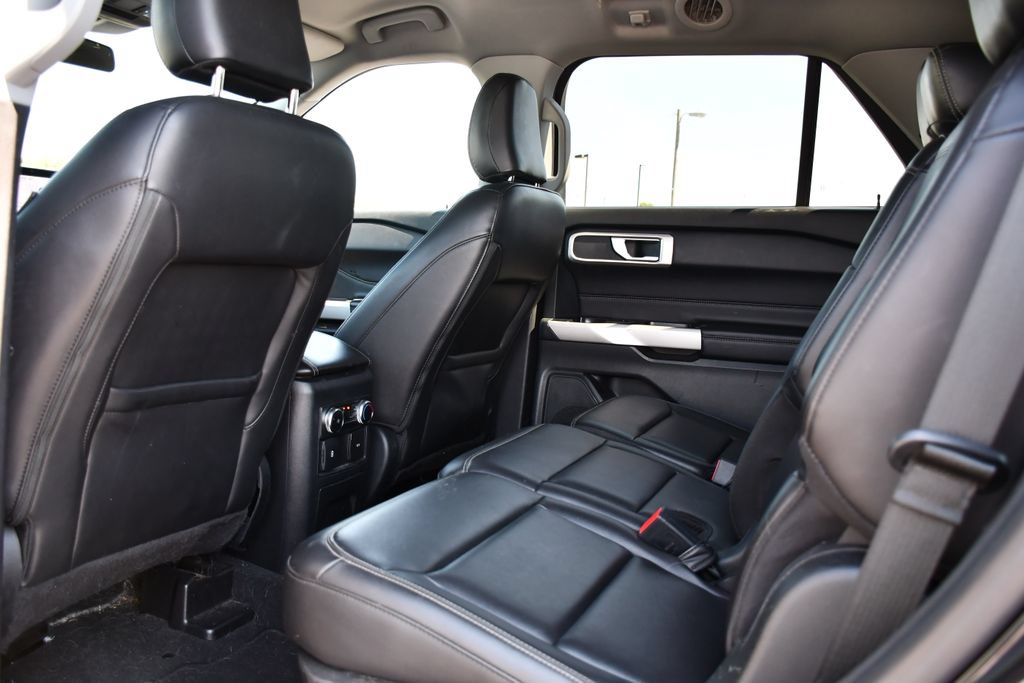 Used 2022 Ford Explorer XLT w/ Equipment Group 202A RWD image 19