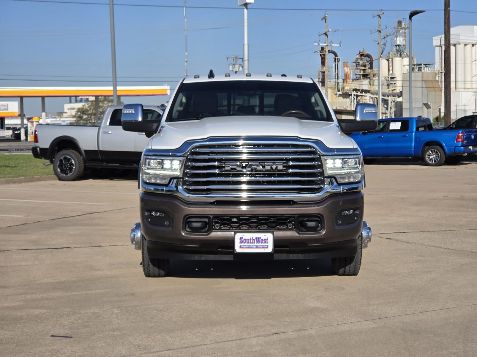 Used 2024 RAM 3500 Limited w/ Towing Technology Group AWD/4WD image 6