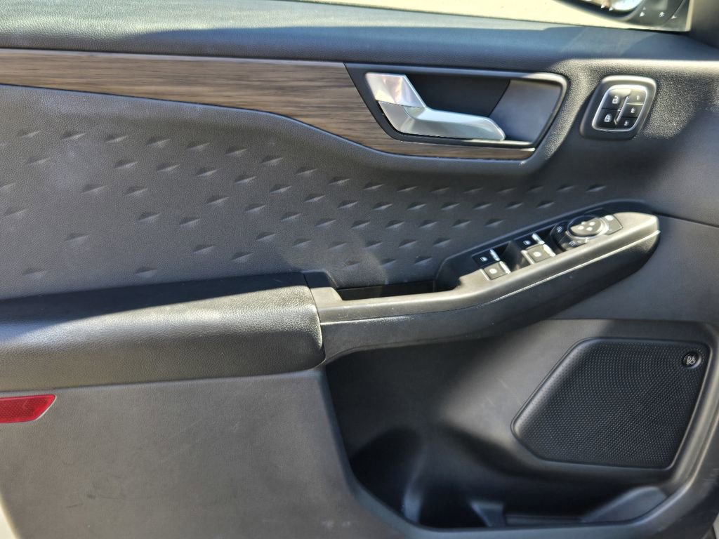 Used 2020 Ford Escape Titanium AWD/4WD image 19
