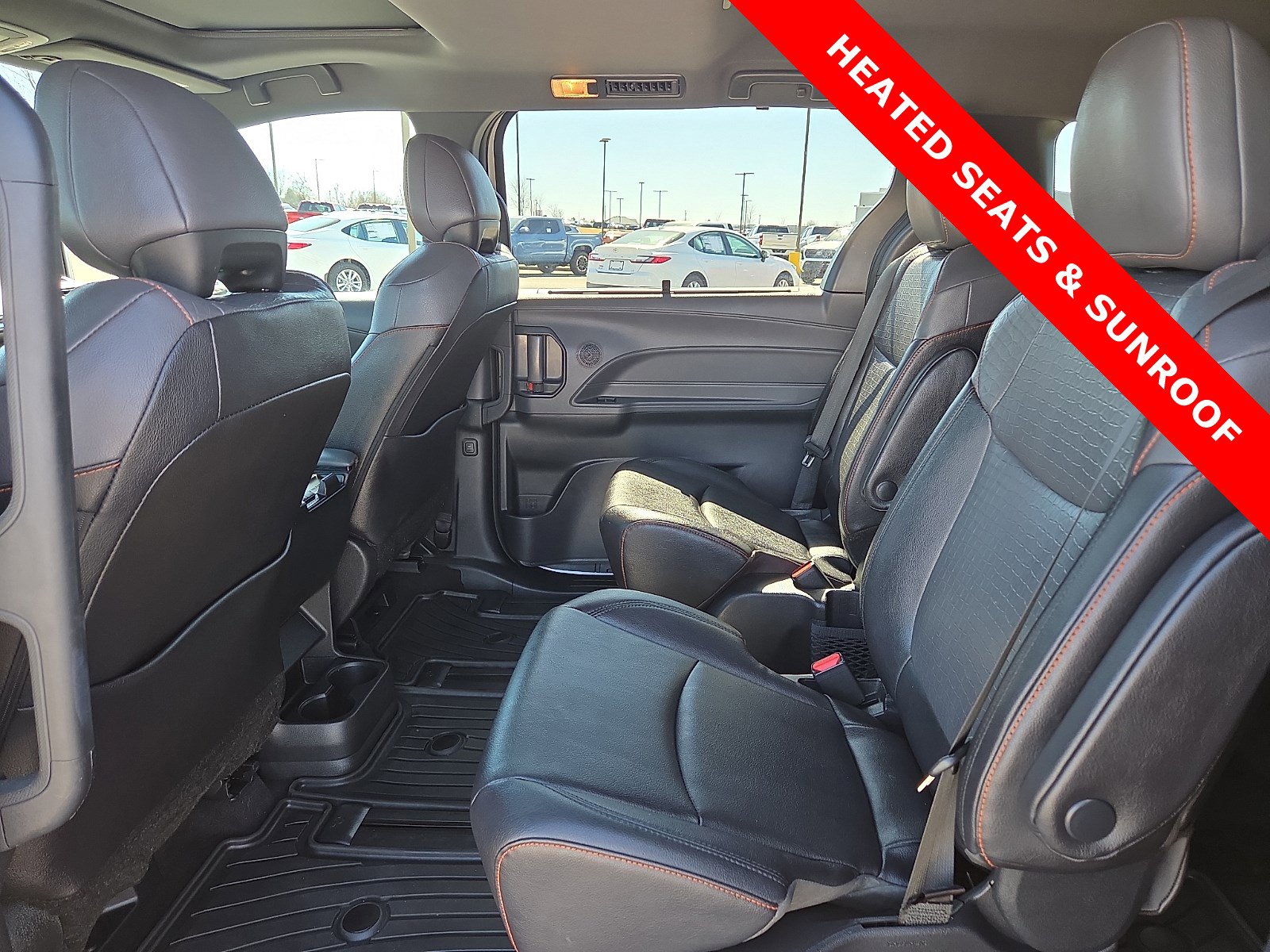 Used 2023 Toyota Sienna XSE w/ XSE Plus Package image 11