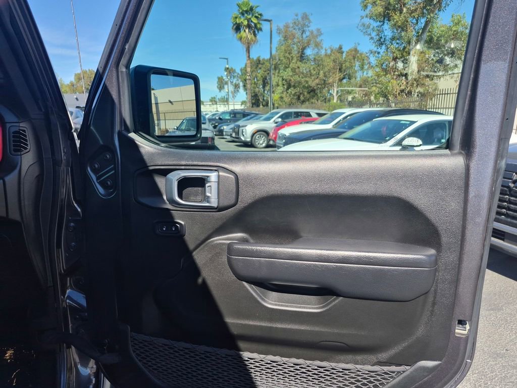 Used 2022 Jeep Gladiator Rubicon w/ Cold Weather Group AWD/4WD image 23