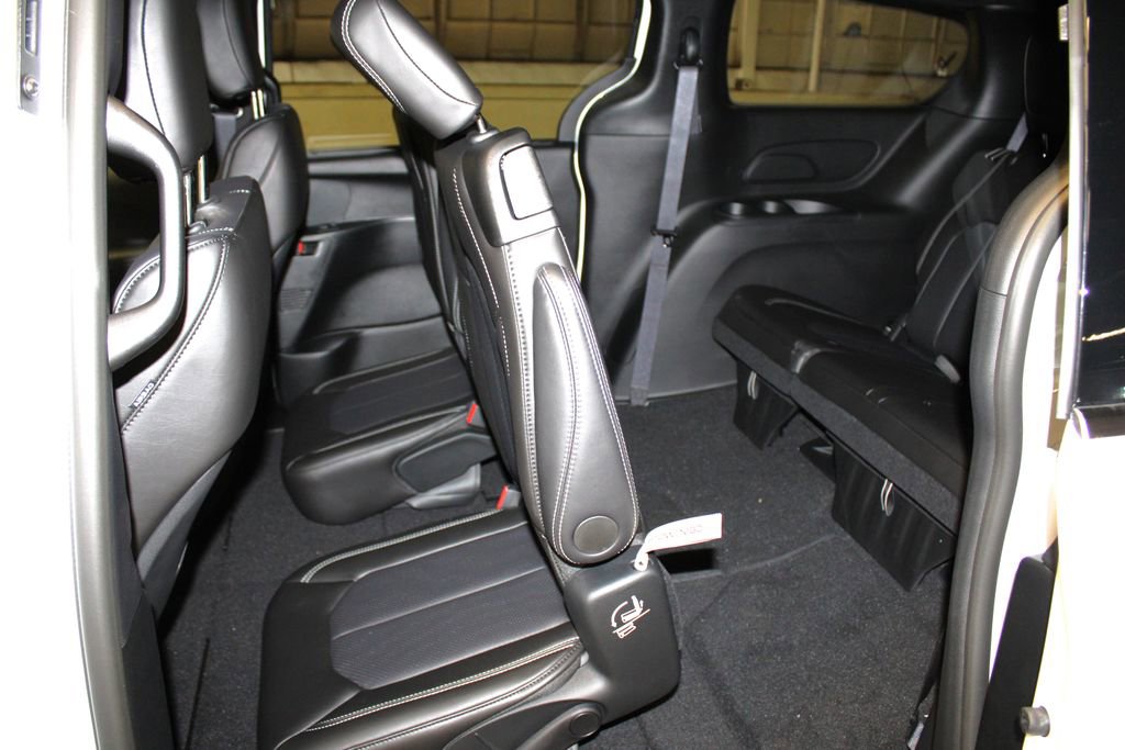 New 2026 Chrysler Voyager LX image 25