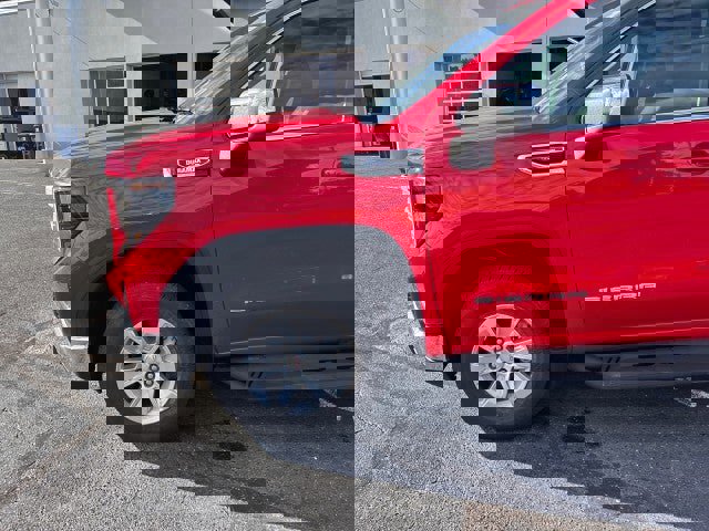 New 2026 GMC Sierra 1500 SLE w/ Preferred Package image 7