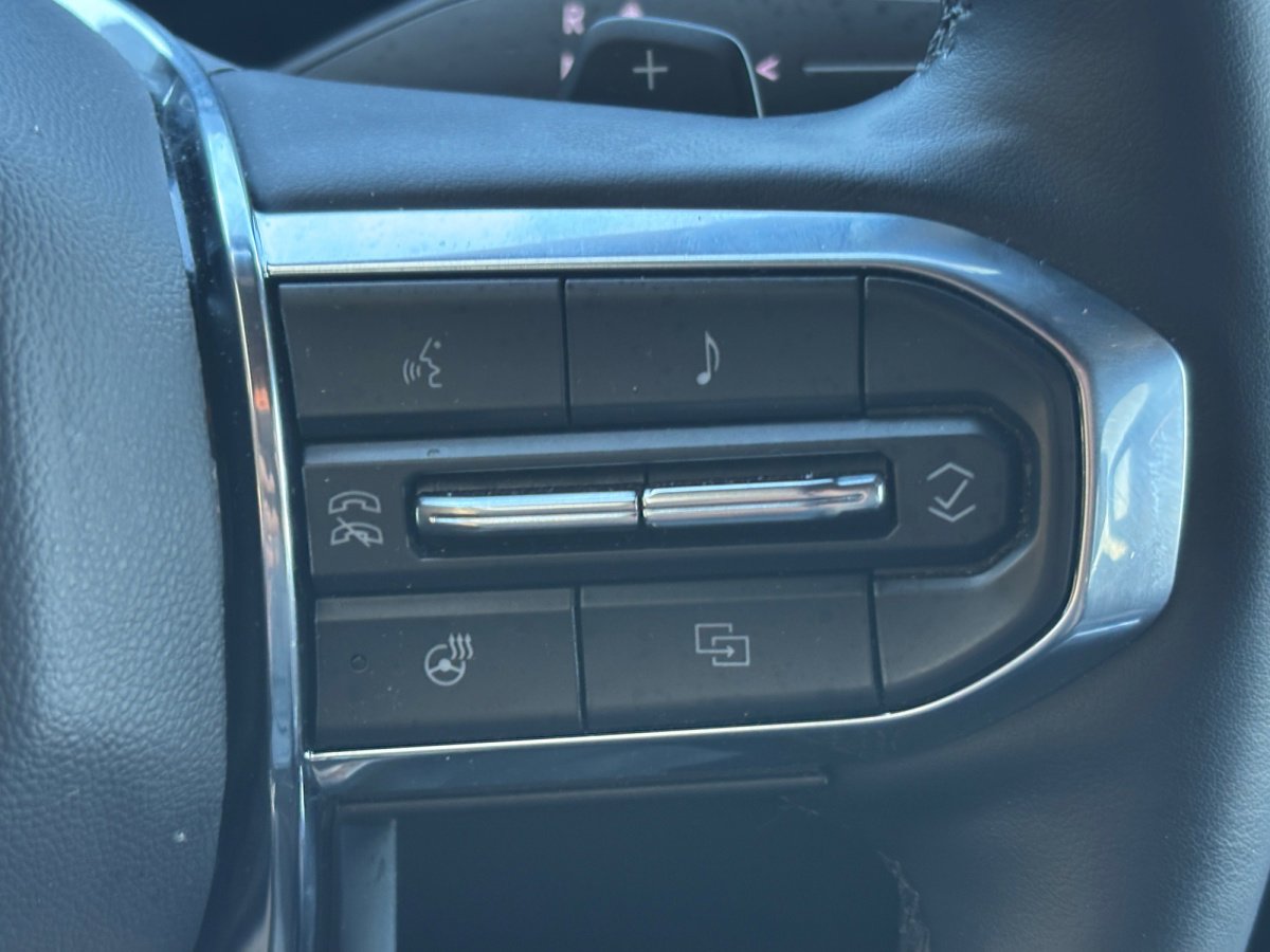 Certified 2025 GMC Yukon XL Denali image 13