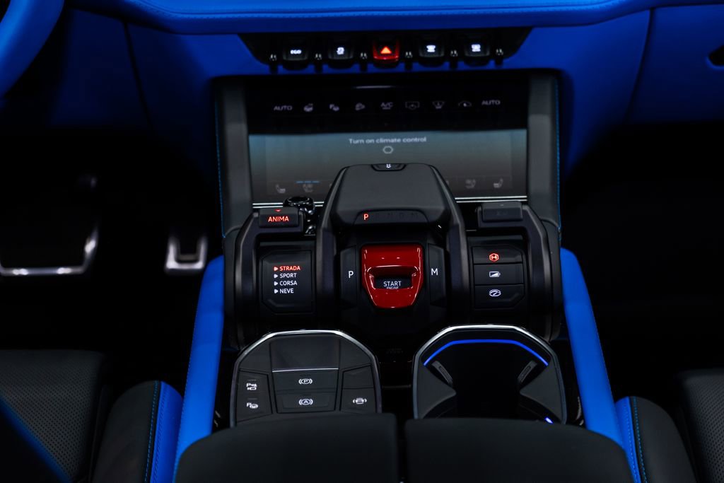 Used 2025 Lamborghini Urus SE image 27