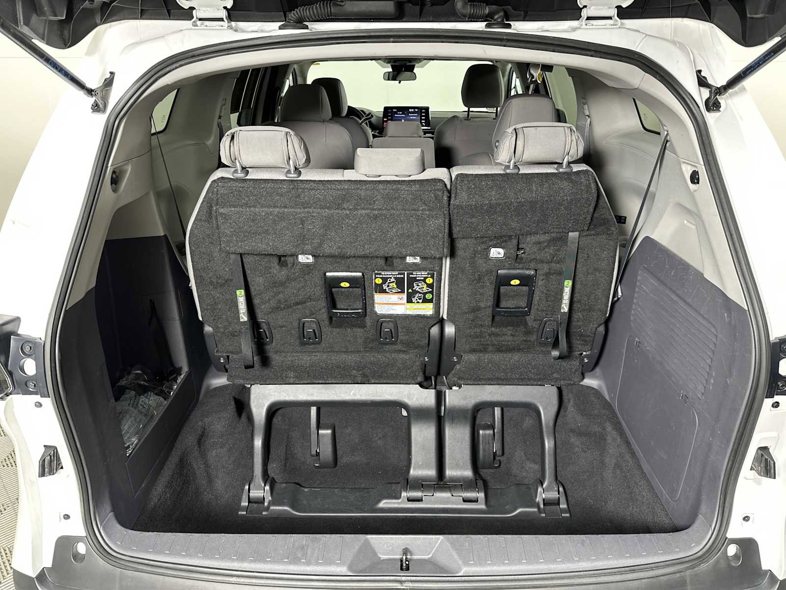 Used 2024 Toyota Sienna LE FWD image 25