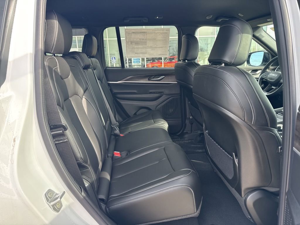 New 2025 Jeep Grand Cherokee Limited w/ Black Appearance Package AWD/4WD image 30