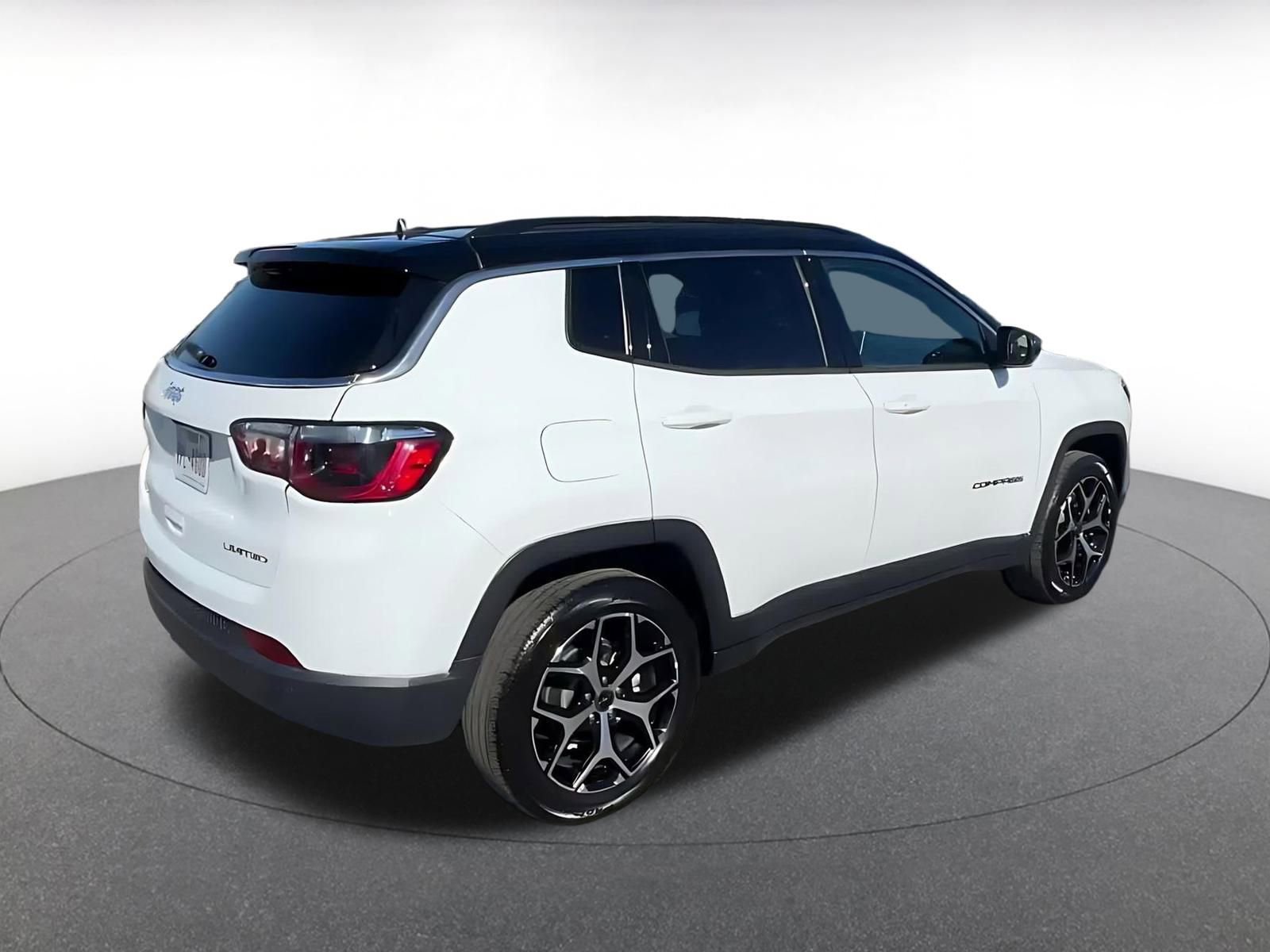 Used 2025 Jeep Compass Limited image 14