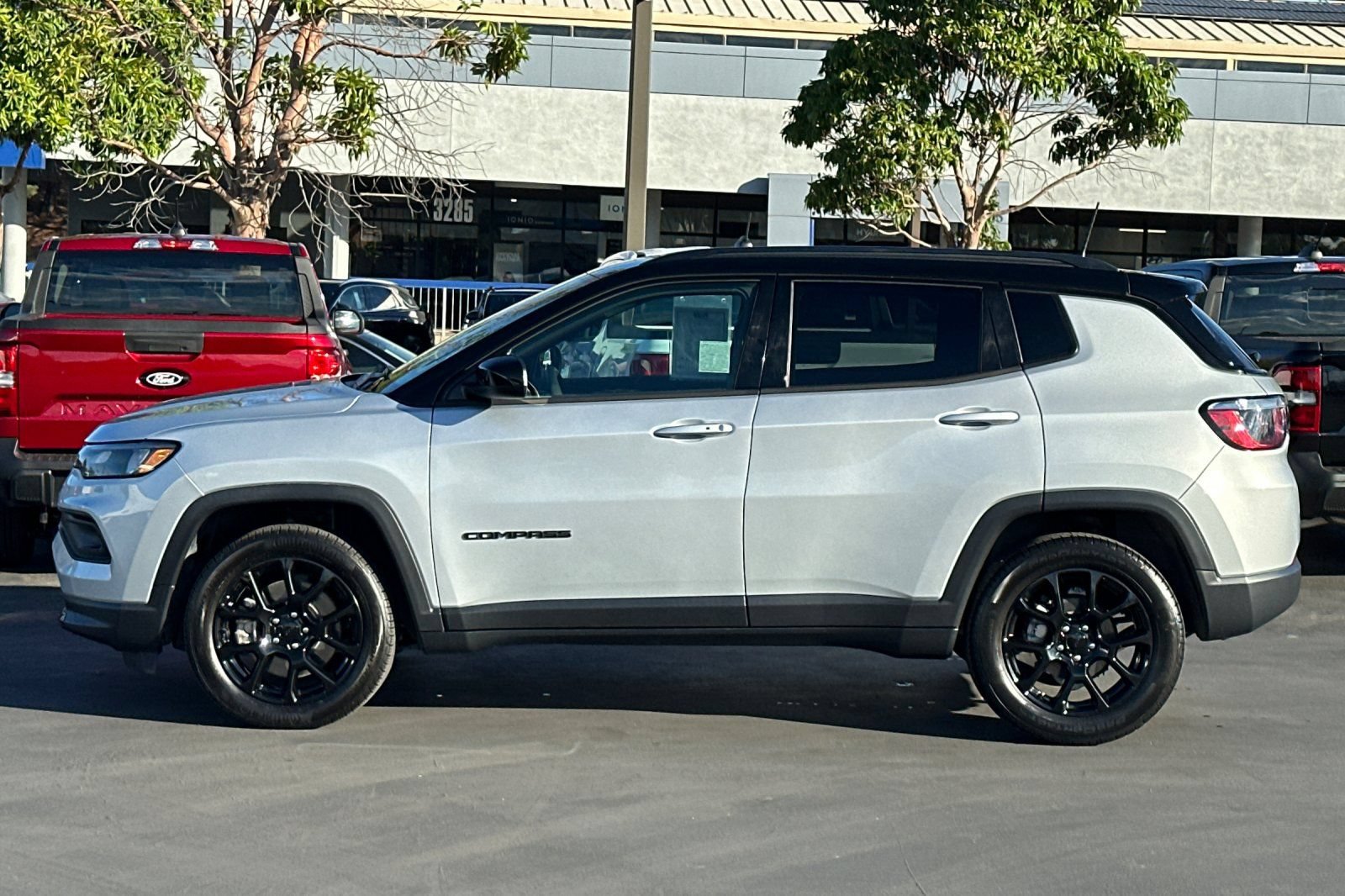 Certified 2024 Jeep Compass Latitude w/ Convenience Group AWD/4WD image 8