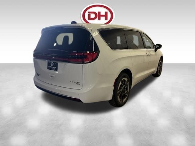 New 2027 Chrysler Pacifica Limited AWD/4WD image 12