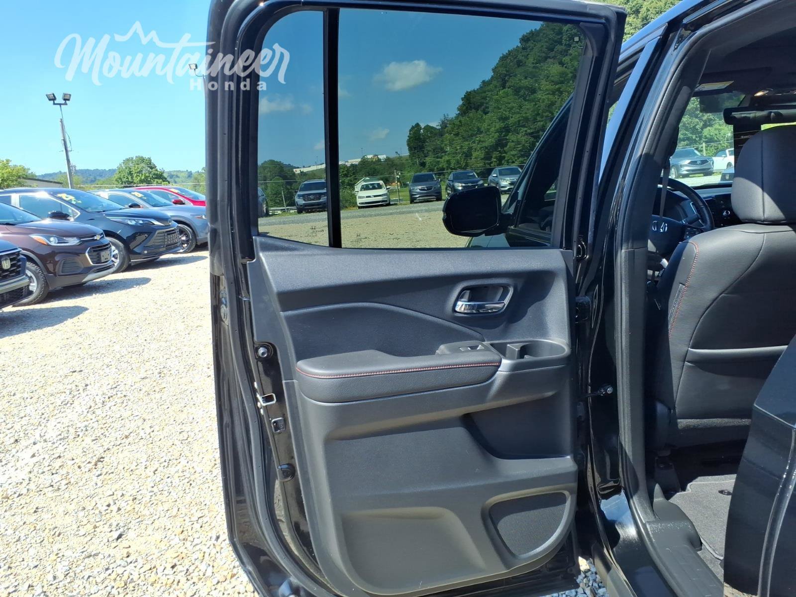 Certified 2024 Honda Ridgeline Black Edition image 15