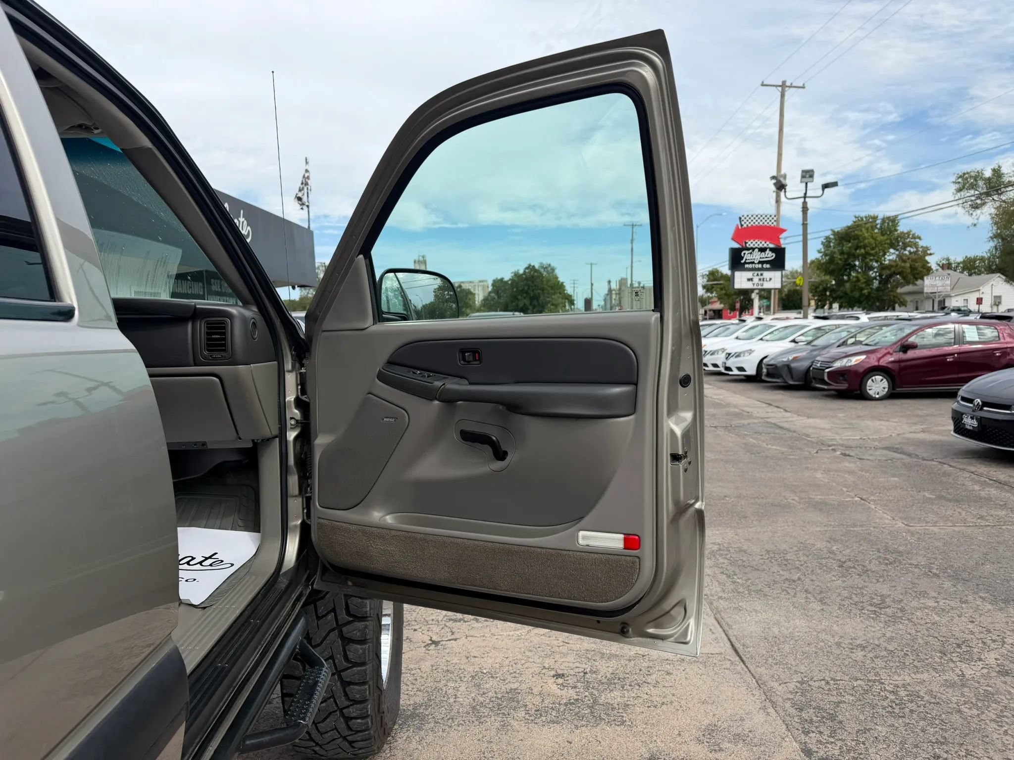Used 2003 Chevrolet Suburban 2500 LS w/ LS Preferred Equipment Group AWD/4WD image 14