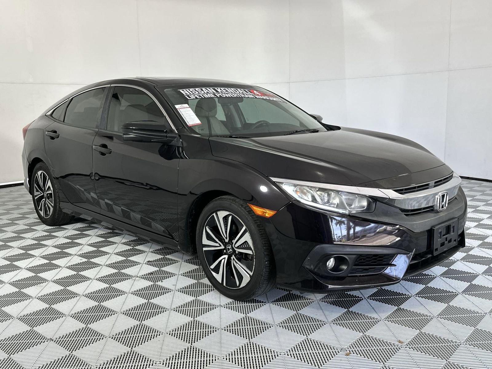 Used 2017 Honda Civic EX-T image 2